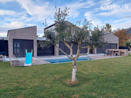 Foto 2 de Venta de casa en Vall d´en Bas, la de 4 habitaciones con piscina y garaje