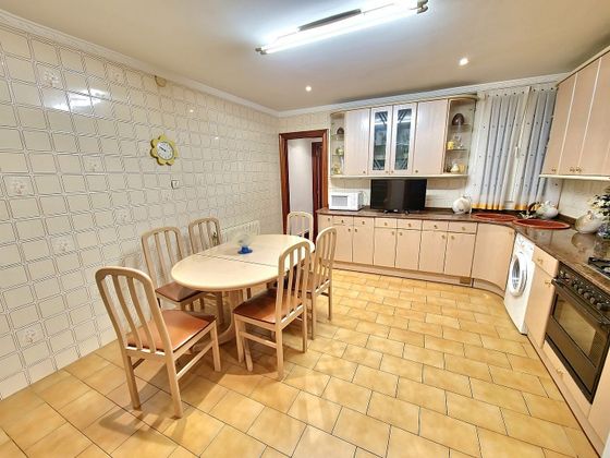 Foto 2 de Piso en venta en Santurtzi de 4 habitaciones con terraza y calefacción
