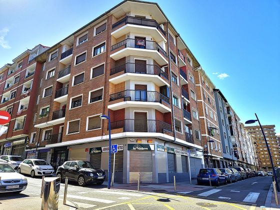 Foto 1 de Piso en venta en Portugalete de 3 habitaciones con balcón y calefacción