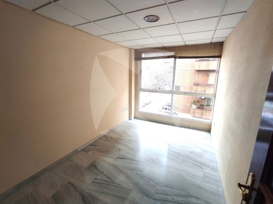 Foto 2 de Oficina en alquiler en Santa Marina - La Paz con ascensor