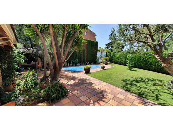 Foto 2 de Casa en venda a Tiana de 6 habitacions amb terrassa i piscina