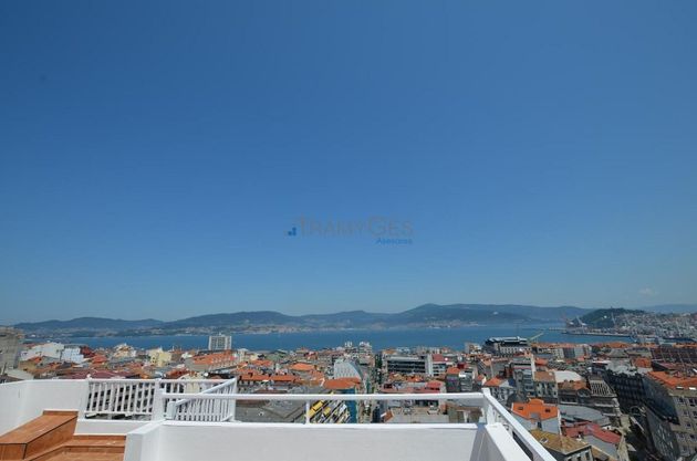 Foto 1 de Dúplex en venda a Praza España - Casablanca de 3 habitacions amb terrassa i calefacció