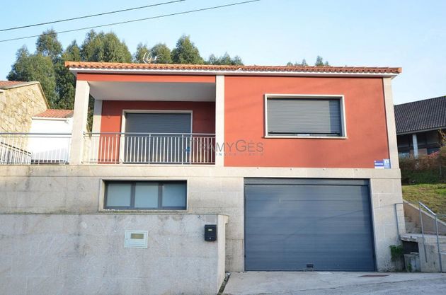Foto 2 de Venta de chalet en Cangas de 3 habitaciones con terraza y garaje