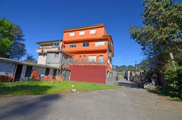 Foto 1 de Chalet en venta en Tui de 5 habitaciones con terraza y garaje