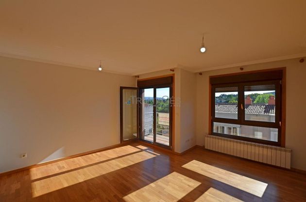 Foto 2 de Piso en alquiler en Tui de 3 habitaciones con garaje y balcón