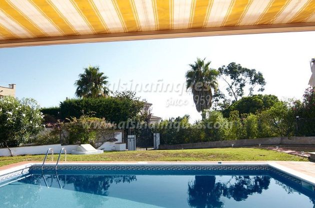Foto 2 de Casa en venda a Canyelles - Montgoda de 4 habitacions amb piscina i jardí