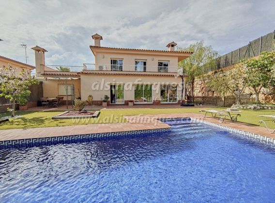 Foto 1 de Casa en venta en Puigventós de 4 habitaciones con terraza y piscina