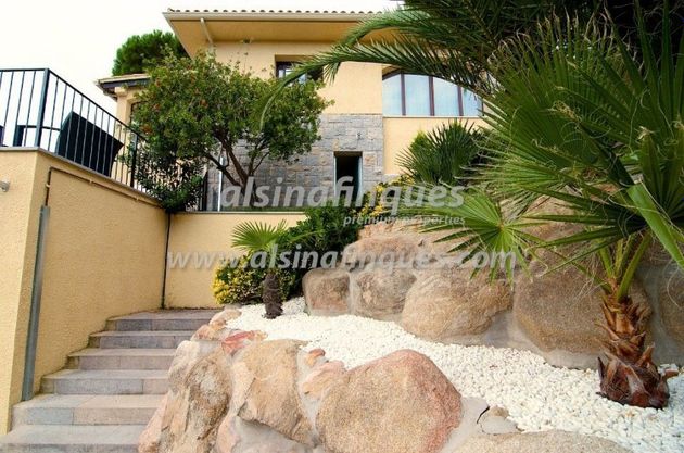 Foto 1 de Casa en venda a calle Baixada Costa de Llevant de 4 habitacions amb piscina i garatge