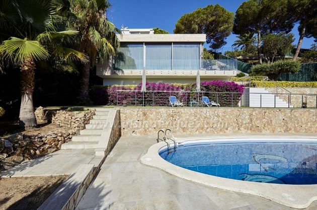 Foto 1 de Xalet en venda a Canyelles - Montgoda de 6 habitacions amb terrassa i piscina