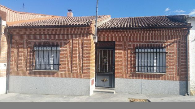 Foto 2 de Casa en venda a calle De la Parra de 3 habitacions amb jardí i calefacció