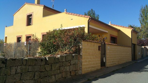 Foto 1 de Xalet en venda a calle El Arenal de 5 habitacions amb terrassa i jardí