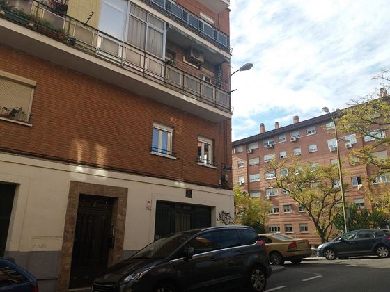 Foto 2 de Pis en venda a calle De Silvio Abad de 2 habitacions amb piscina i calefacció