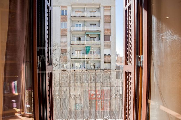 Foto 2 de Pis en venda a Sants-Badal de 3 habitacions amb balcó i ascensor