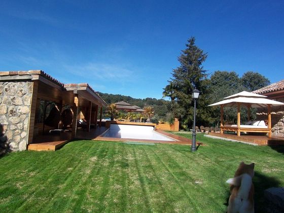 Foto 1 de Chalet en venta en El Gasco de 6 habitaciones con terraza y piscina