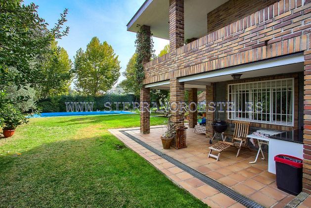 Foto 2 de Xalet en venda a Villafranca del Castillo de 8 habitacions amb terrassa i piscina