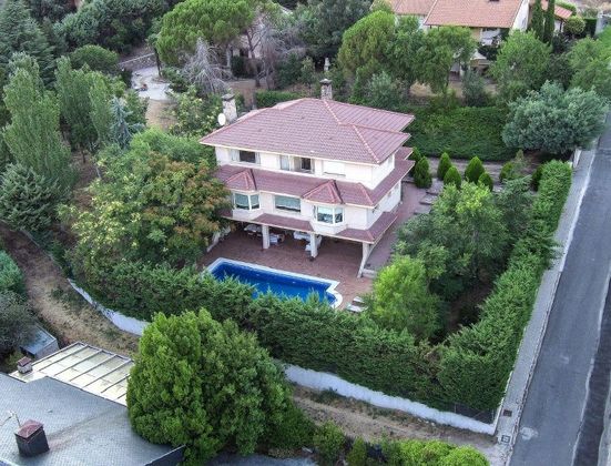 Foto 1 de Venta de chalet en Zaburdón - Monte Escorial de 7 habitaciones con terraza y piscina