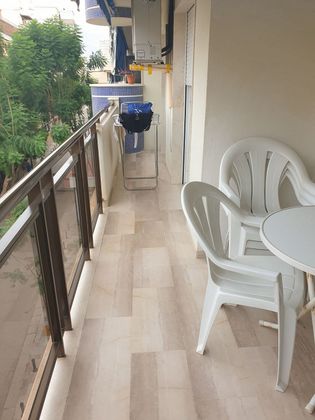 Foto 2 de Pis en lloguer a Playa de los Boliches de 3 habitacions amb terrassa i mobles