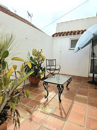 Foto 1 de Casa adossada en venda a Las Lagunas de 3 habitacions amb jardí i balcó