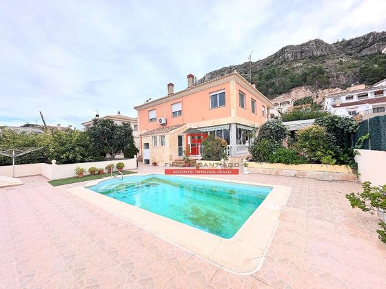Foto 1 de Casa en venda a calle Del Cingle de 8 habitacions amb terrassa i piscina