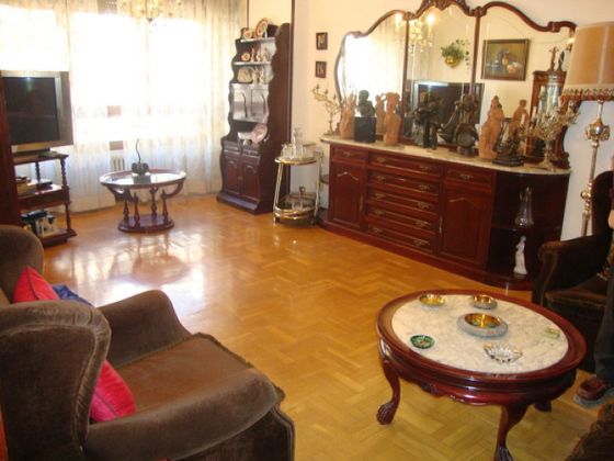 Foto 1 de Pis en lloguer a Centro - Logroño de 3 habitacions amb terrassa i mobles