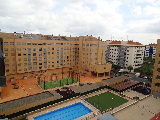 Foto 1 de Piso en venta en San Adrián - La Cava de 3 habitaciones con terraza y piscina