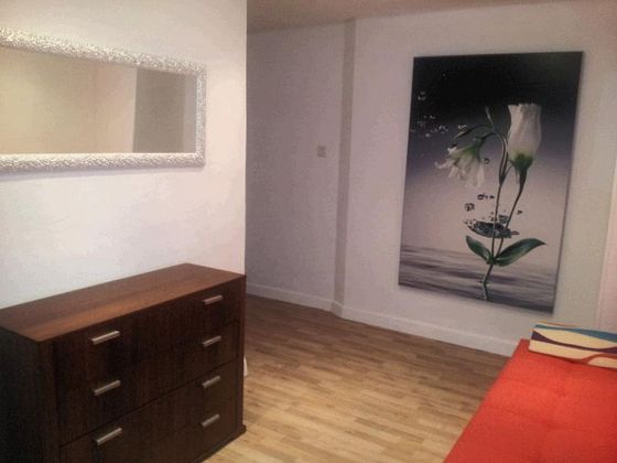 Foto 2 de Pis en lloguer a Centro - Logroño de 3 habitacions amb terrassa i garatge