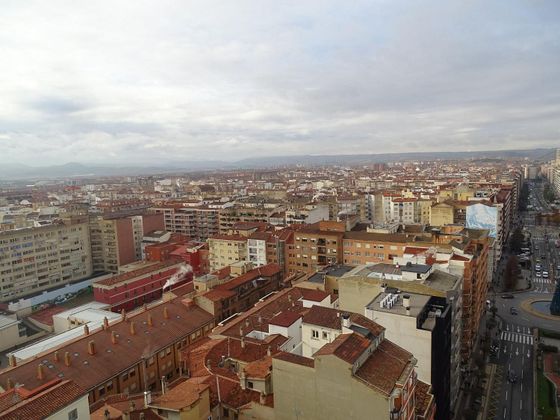 Foto 2 de Àtic en venda a Centro - Logroño de 4 habitacions amb terrassa i calefacció