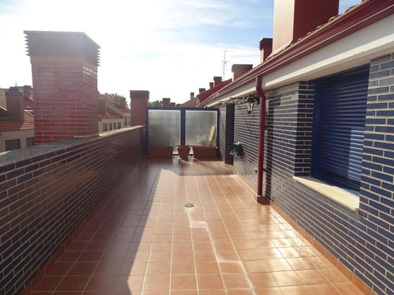 Foto 1 de Venta de ático en Villamediana de Iregua de 2 habitaciones con terraza y piscina