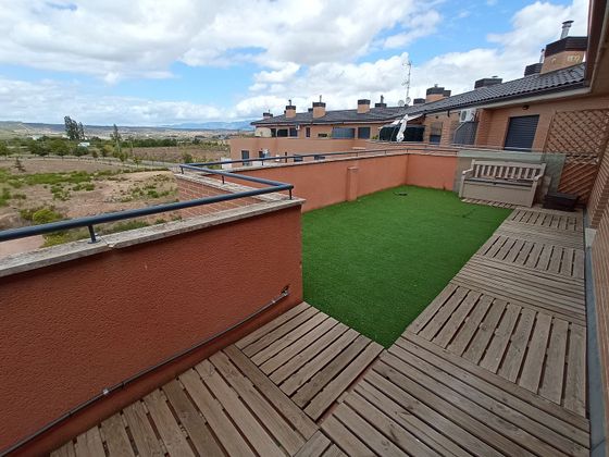 Foto 1 de Venta de ático en Lardero de 3 habitaciones con terraza y piscina