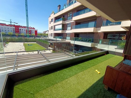 Foto 1 de Venta de piso en Lardero de 3 habitaciones con terraza y piscina