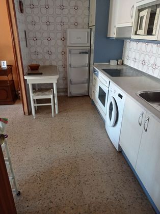 Foto 1 de Venta de piso en La Portalada - Varea de 4 habitaciones con calefacción y ascensor