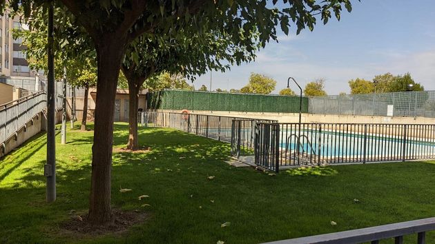 Foto 1 de Local en venda a Lardero amb terrassa i piscina