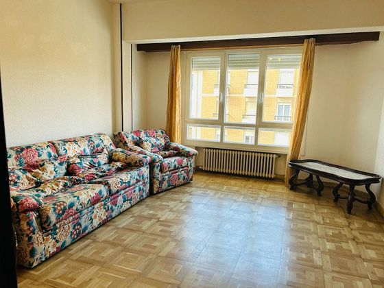 Foto 1 de Pis en lloguer a Fuenmayor de 4 habitacions amb mobles i balcó