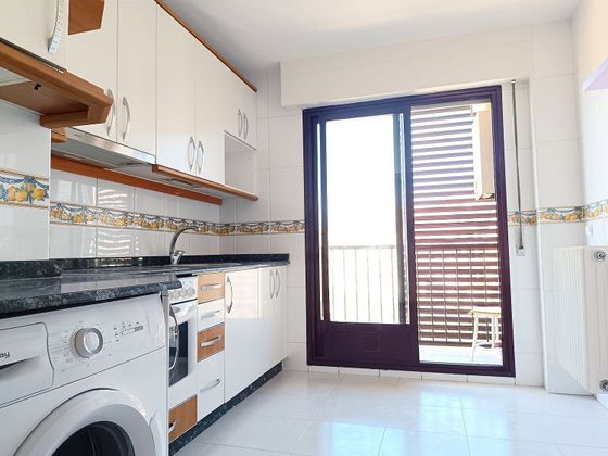 Foto 1 de Pis en venda a Lardero de 2 habitacions amb terrassa i garatge
