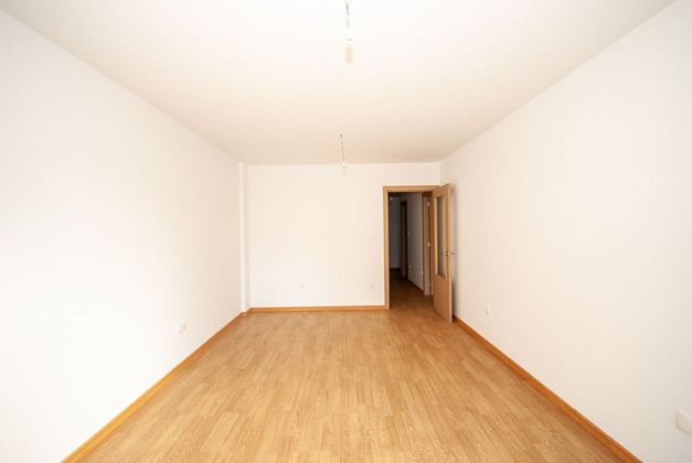 Foto 2 de Venta de piso en Cee de 2 habitaciones con garaje y ascensor