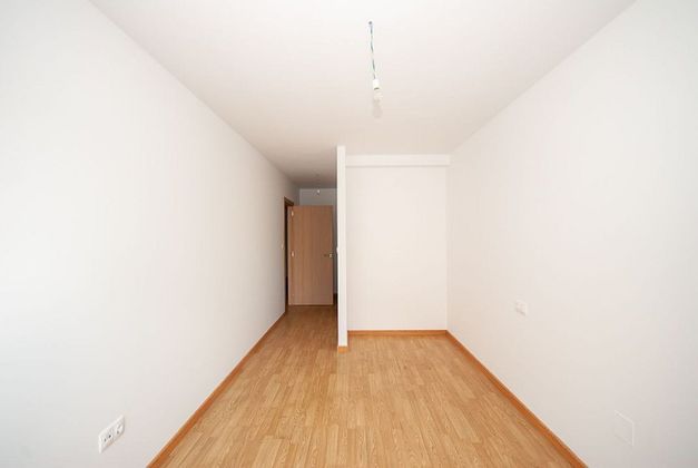 Foto 2 de Venta de piso en Cee de 2 habitaciones con garaje y ascensor