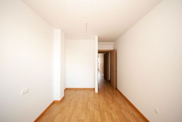 Foto 1 de Venta de piso en Cee de 2 habitaciones con garaje y ascensor