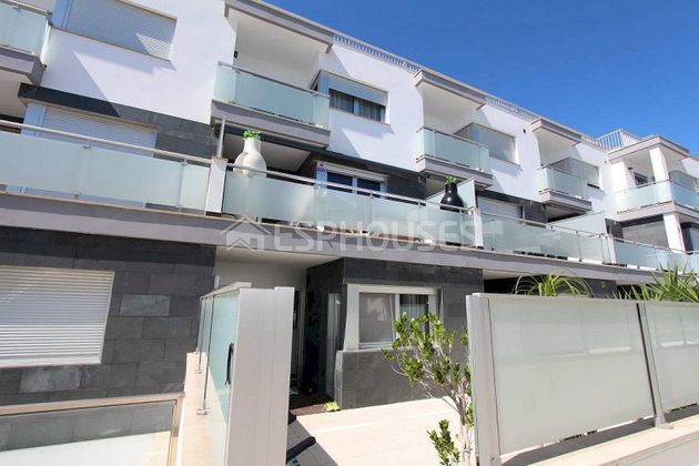 Foto 2 de Casa en venda a Guardamar Playa de 4 habitacions amb terrassa i piscina