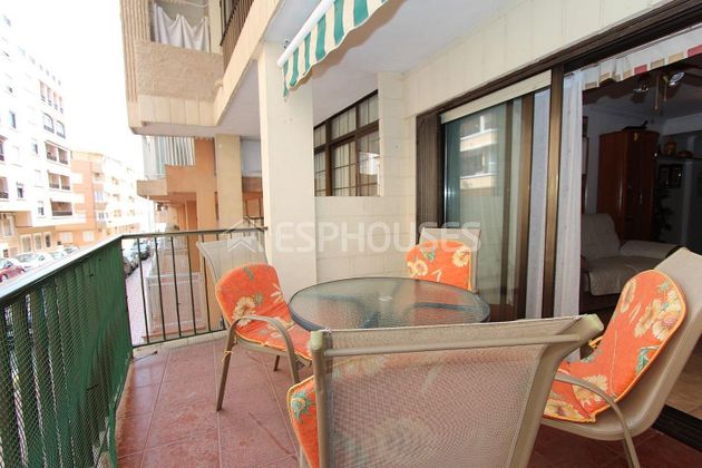 Foto 2 de Venta de piso en Guardamar Playa de 3 habitaciones con terraza y aire acondicionado