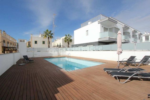Foto 1 de Casa en venda a Guardamar Playa de 6 habitacions amb piscina i garatge