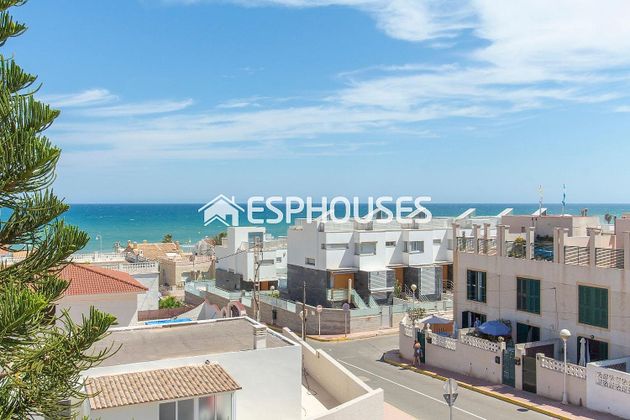 Foto 2 de Casa en venda a Guardamar Playa de 4 habitacions amb terrassa i jardí