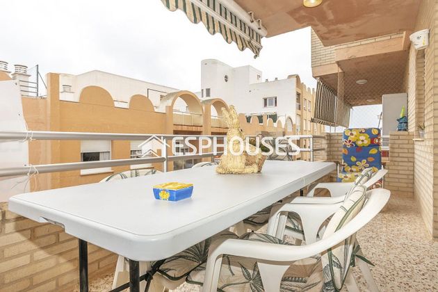 Foto 1 de Pis en venda a Guardamar Playa de 4 habitacions amb terrassa i garatge