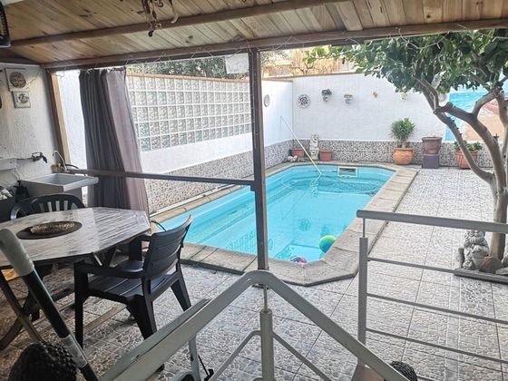 Foto 1 de Xalet en venda a Poblenou de 4 habitacions amb terrassa i piscina