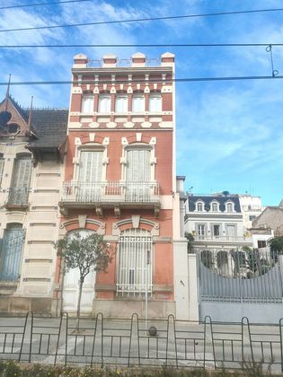 Foto 1 de Chalet en venta en calle Anselm Clave de 6 habitaciones con terraza y balcón