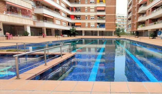 Foto 1 de Piso en venta en Calella de 2 habitaciones con piscina y balcón