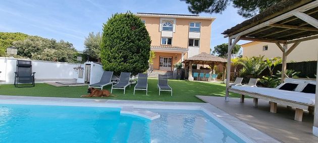 Foto 2 de Chalet en venta en Calella de 9 habitaciones con terraza y piscina