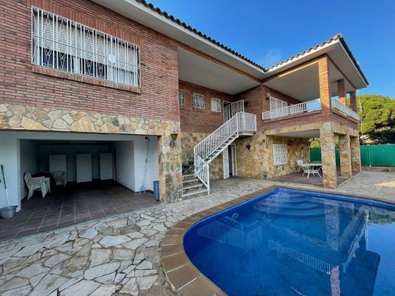 Foto 1 de Casa en venda a Canyelles - Montgoda de 7 habitacions amb terrassa i piscina