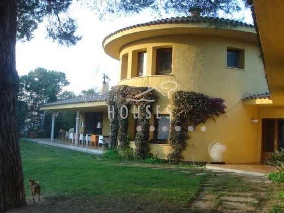 Foto 2 de Casa rural en venda a Argentona de 8 habitacions amb piscina i jardí