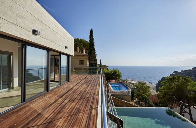 Foto 2 de Casa en venda a Canyelles - Montgoda de 4 habitacions amb terrassa i piscina