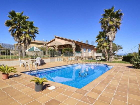 Foto 1 de Chalet en venta en Montbarbat de 3 habitaciones con terraza y piscina
